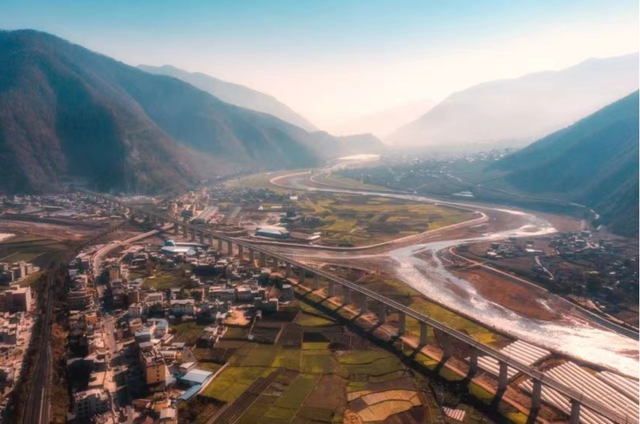 新成昆鐵路下周一全線貫通運營,成都至昆明7.5小時可達(dá)