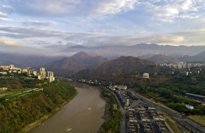 航拍鋼城 四川省攀枝花市的壯麗城市風貌